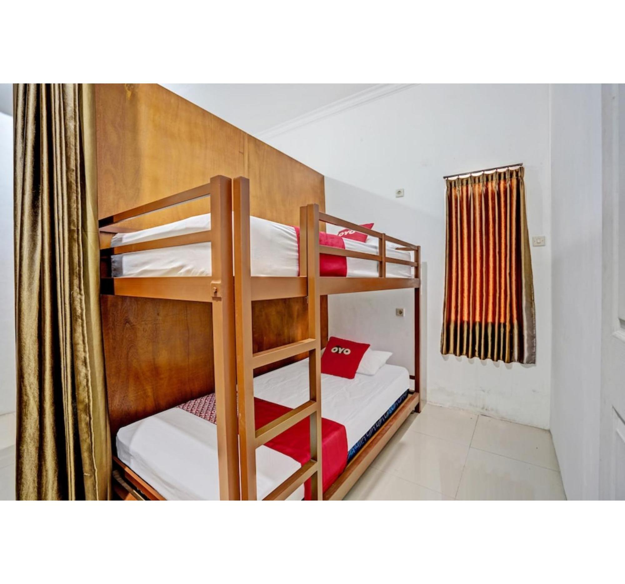 Super Oyo 3702 Homestay Bougenville Syariah 라몬간 외부 사진