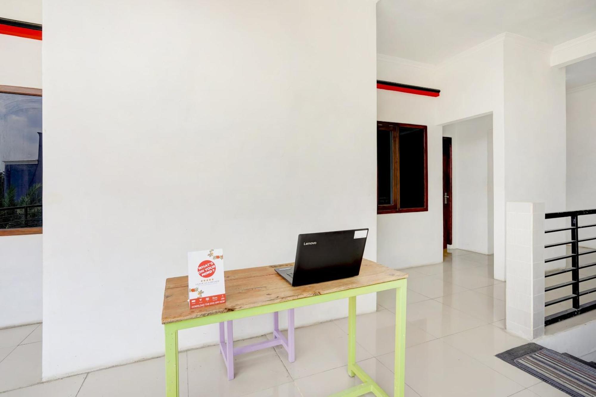 Super Oyo 3702 Homestay Bougenville Syariah 라몬간 외부 사진