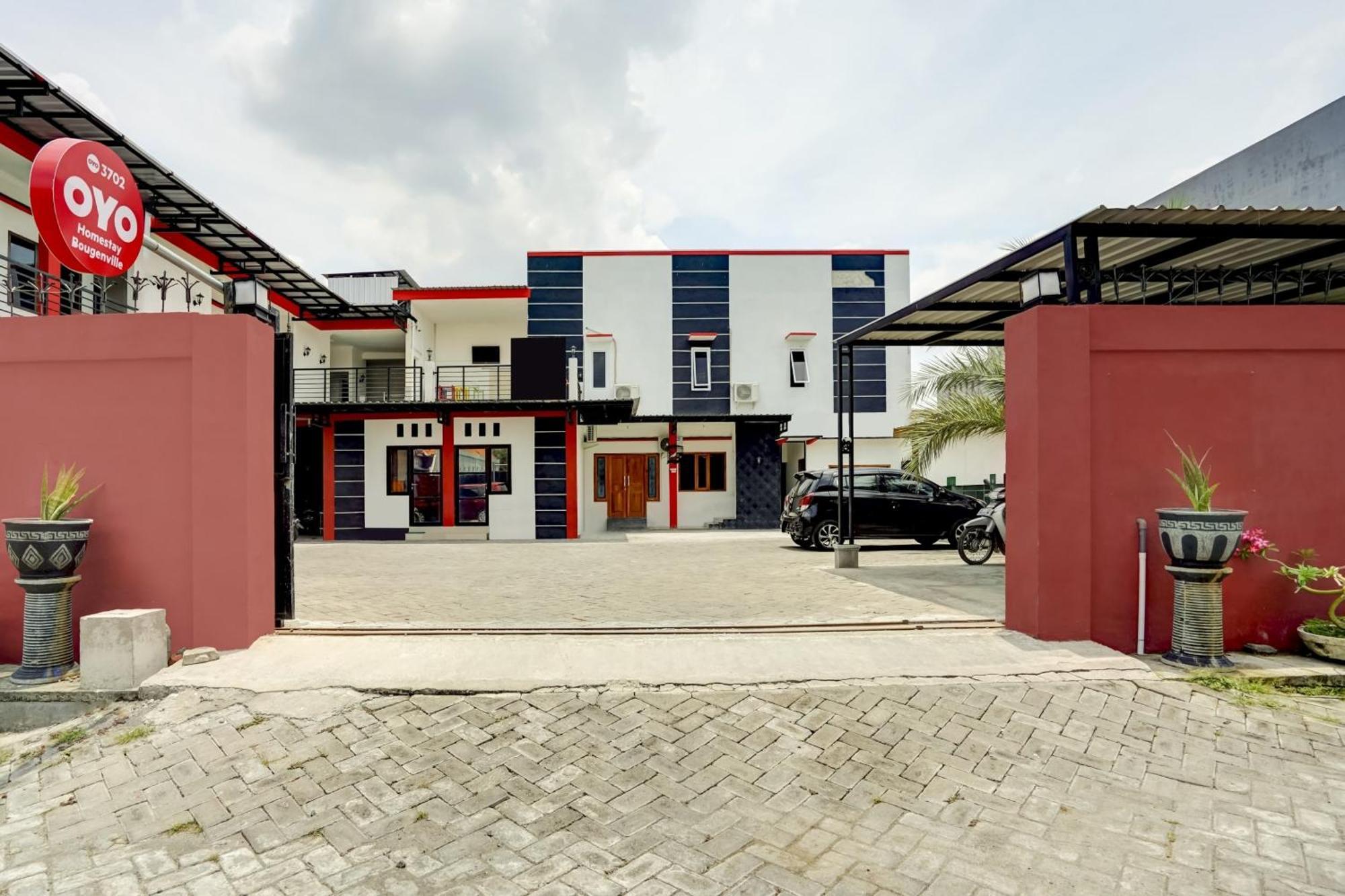 Super Oyo 3702 Homestay Bougenville Syariah 라몬간 외부 사진