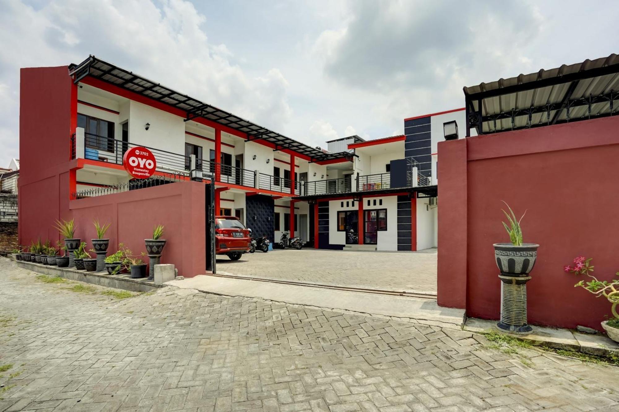 Super Oyo 3702 Homestay Bougenville Syariah 라몬간 외부 사진