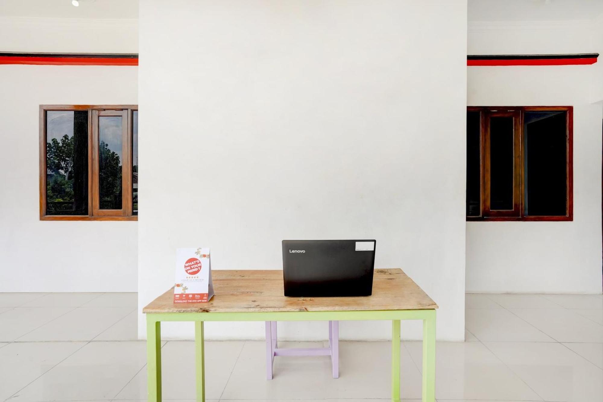 Super Oyo 3702 Homestay Bougenville Syariah 라몬간 외부 사진